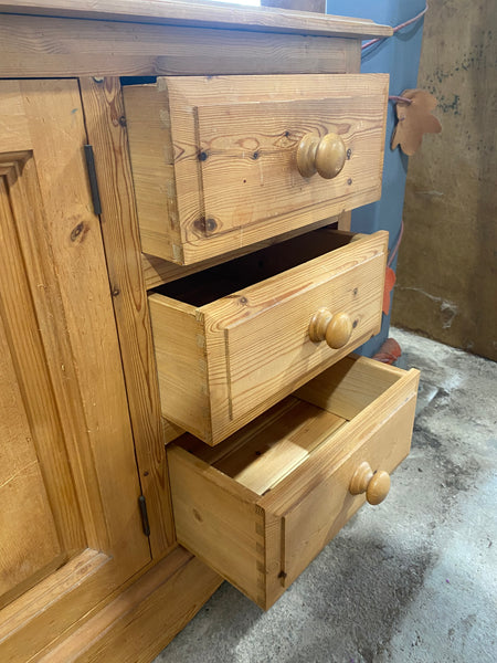 REF - Pine Compact TV Stand