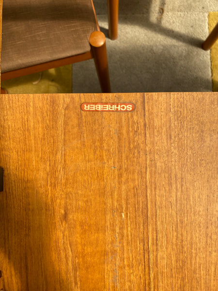 Schreiber Extendable Table + 4 Chairs