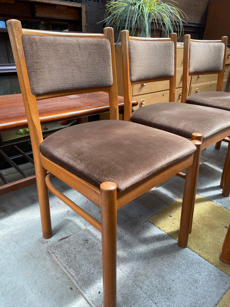 Schreiber Extendable Table + 4 Chairs