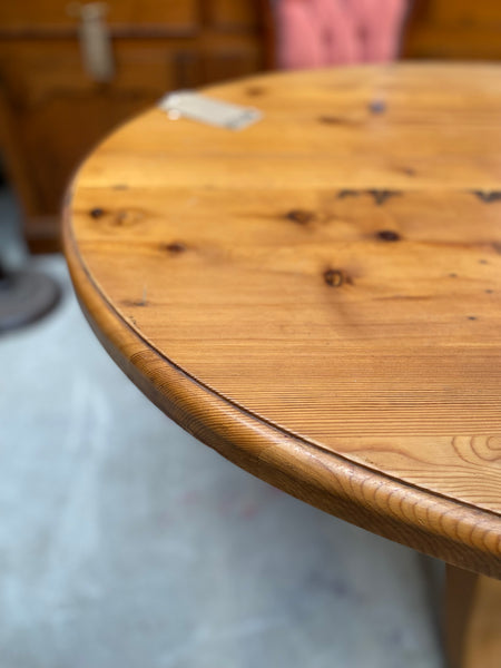 Pine Oval Pedestal Dining Table