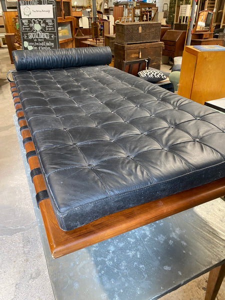 Barcelona Leather Day Bed