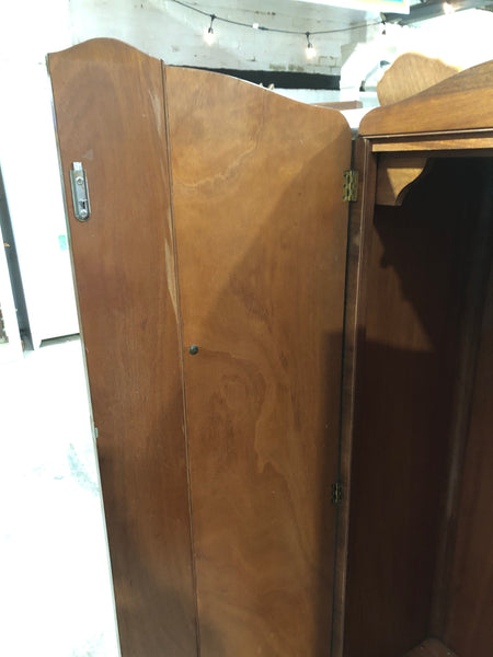 Vintage Compact Gentlemen’s Wardrobe