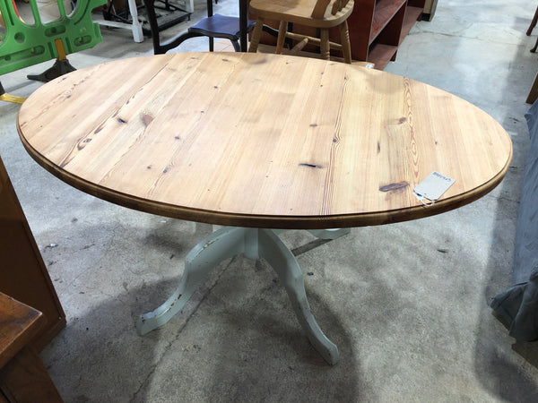 Pine Oval Pedestal Dining Table