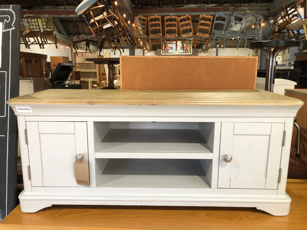 Cotswold Style TV Unit