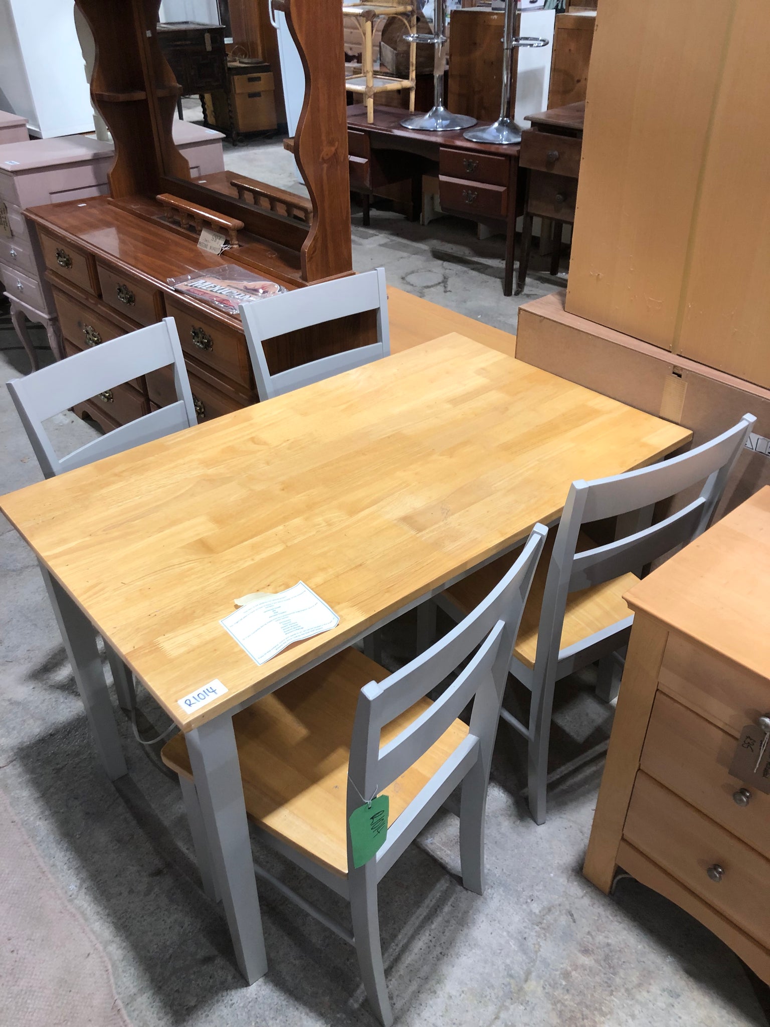 REF - Dining Table & 4 Chairs