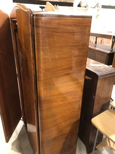 Vintage Compact Gentlemen’s Wardrobe
