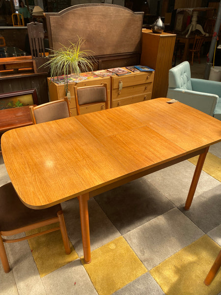 Schreiber Extendable Table + 4 Chairs