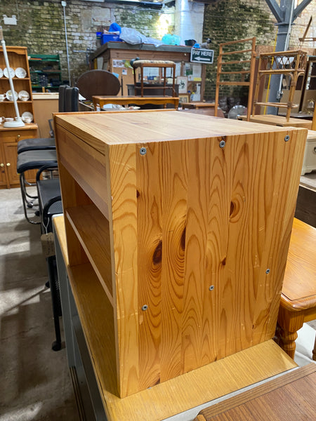 Small bedside table drawers