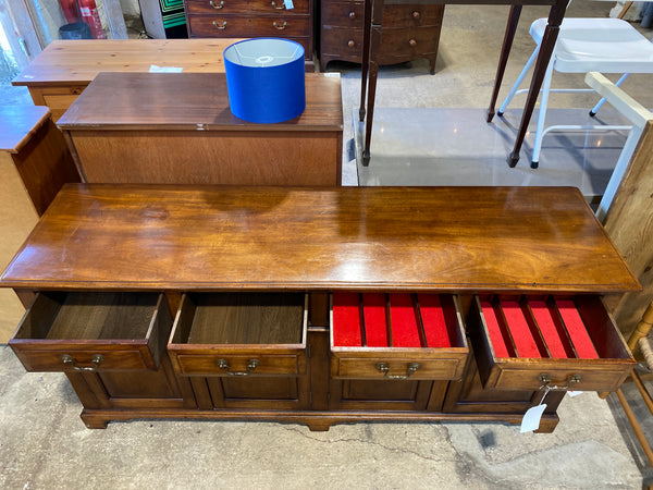 French provincial style Oak sideboard GHC