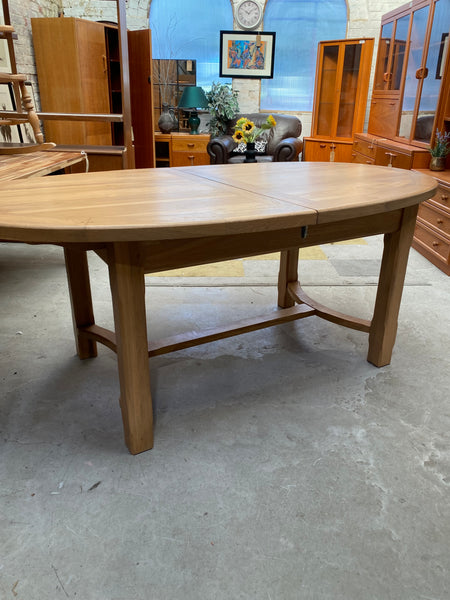 Cotswold style solid Oak Extending Oval Dining Table