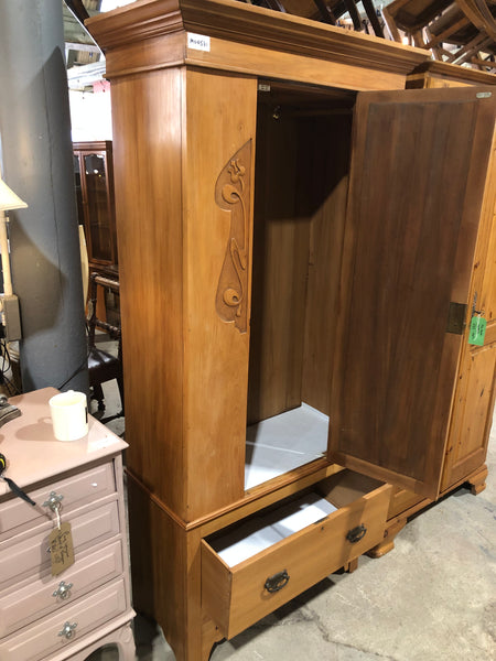 Carved Detail Oak Single Wardrobe