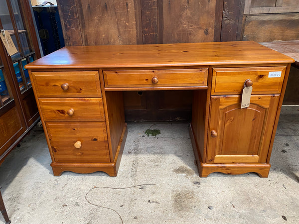 Pine Pedestal Desk