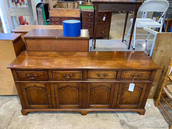 French provincial style Oak sideboard GHC