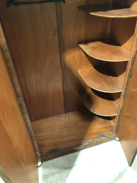 Vintage Compact Gentlemen’s Wardrobe