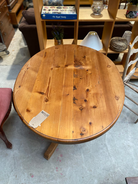 Pine Oval Pedestal Dining Table