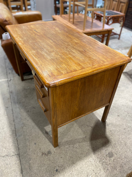 Vintage Oak Knee Hole Abbess Desk