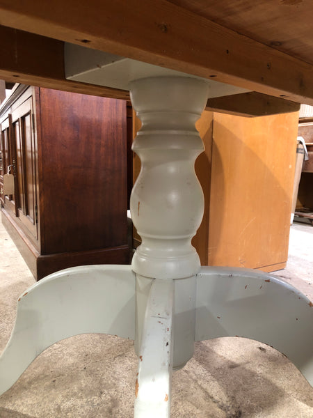 Pine Oval Pedestal Dining Table