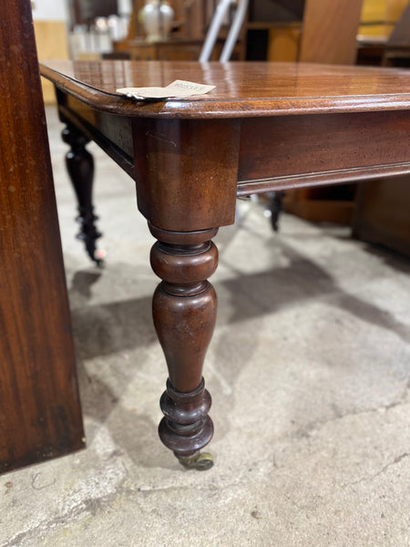 Victorian Mahogany Dining Table