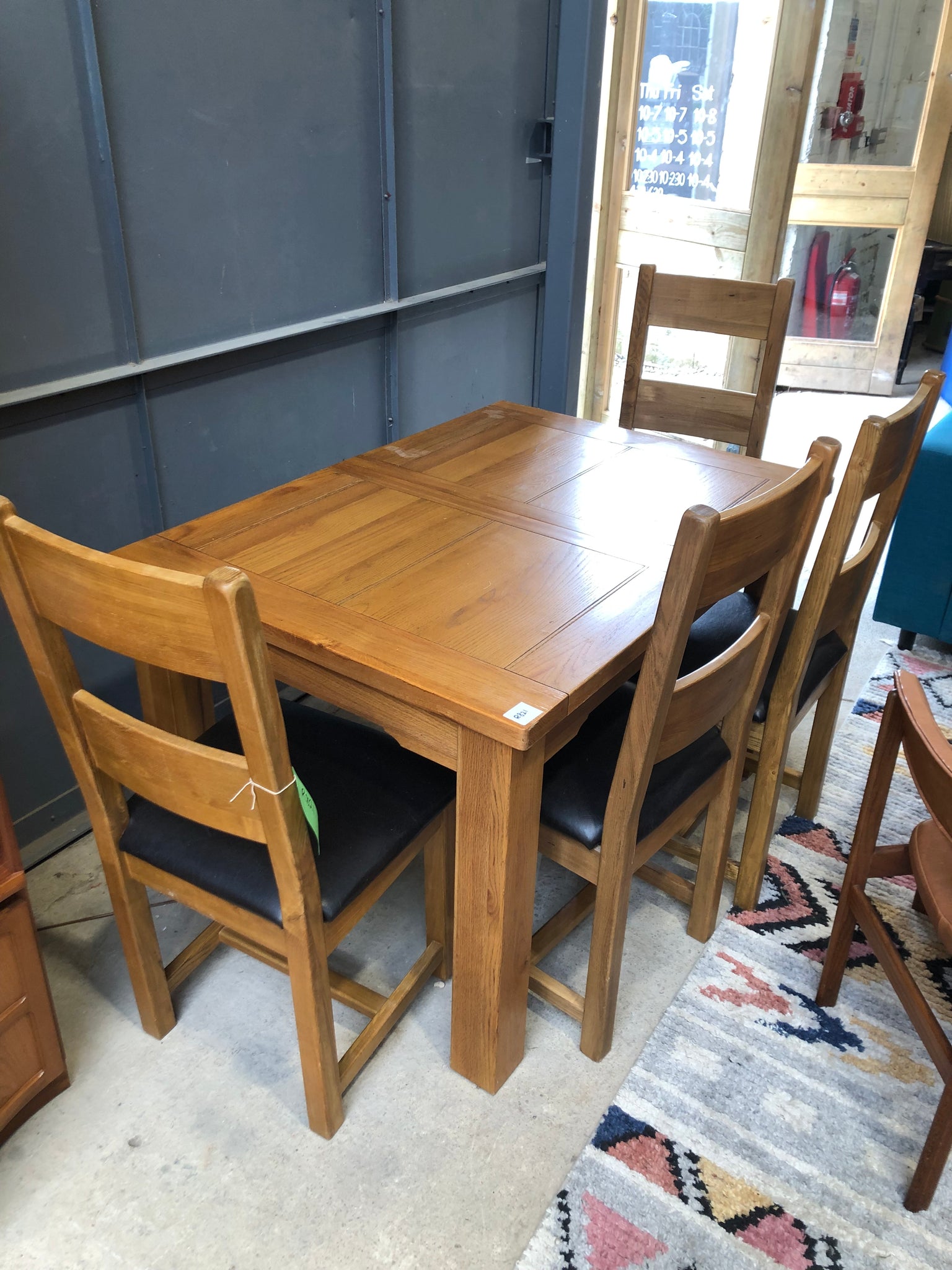Solid Oak Look Veneer Extendable Dining Table & 4 Chairs - REF
