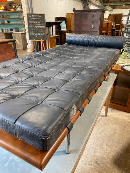 Barcelona Leather Day Bed