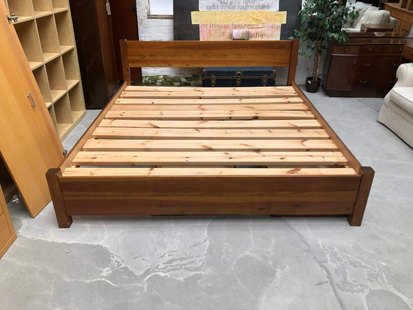 Super king Wooden Bedframe & 4 Drawers