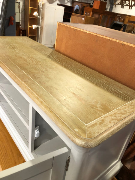 Cotswold Style TV Unit