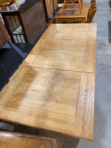 Solid Oak Extending Dining Table seats up to 8