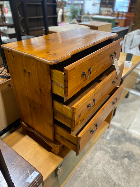 Pine Chest of Drawers