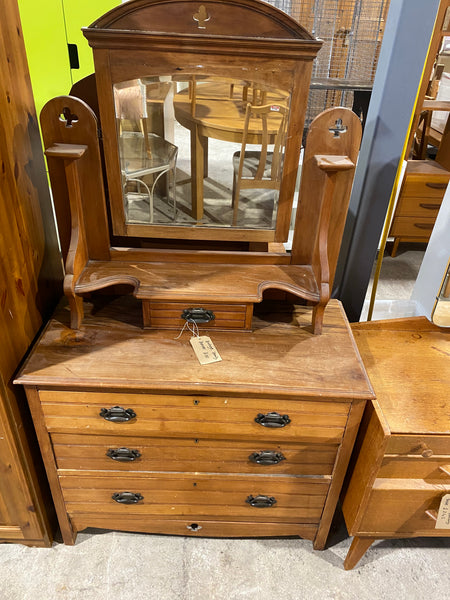 Vintage vanity dresser