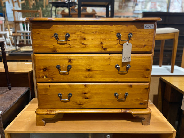 Pine Chest of Drawers