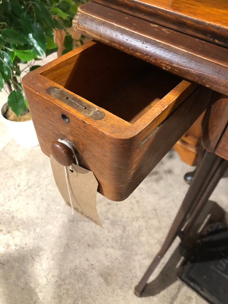 Vintage Singer Sewing Machine & Table