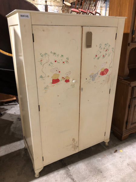 Vintage Compact Child’s Wardrobe