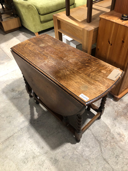 Stained Oak Drop Leaf Gateleg Table