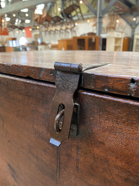 GHC - Vintage Trunk with Dovetail Joints