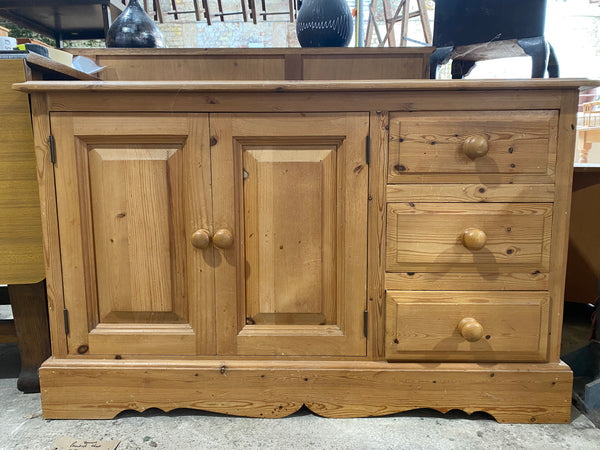 REF - Pine Compact TV Stand