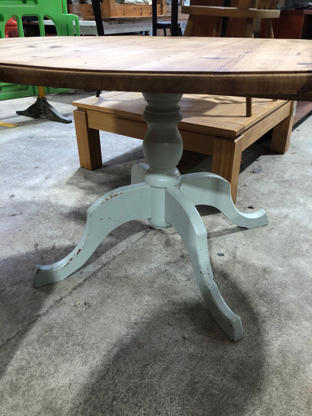 Pine Oval Pedestal Dining Table