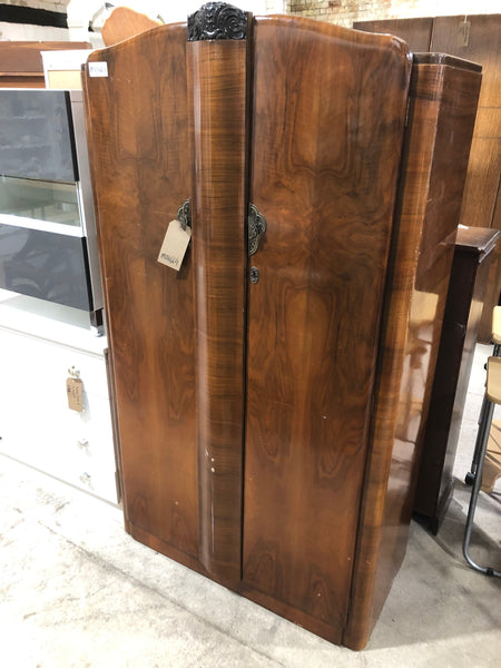Vintage Compact Gentlemen’s Wardrobe
