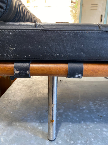 Barcelona Leather Day Bed