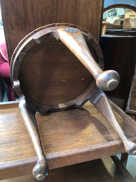 GHC - Carved Scalloped Edge Sidetable