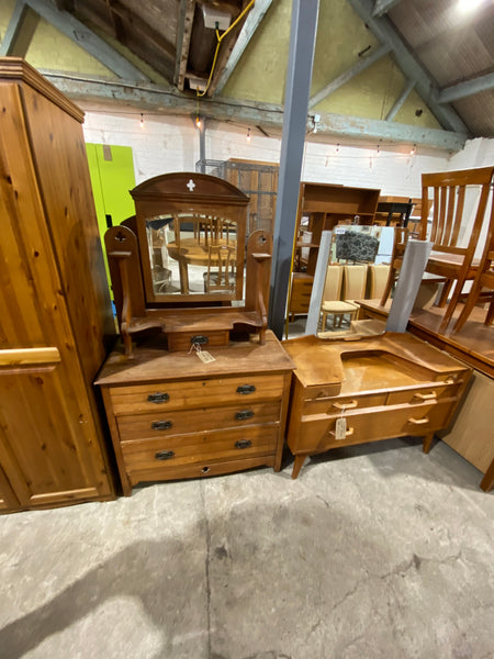 Vintage vanity dresser