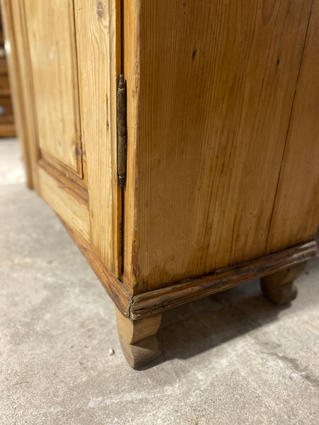 Large Rustic Pine Linen Cupboard Wardrobe