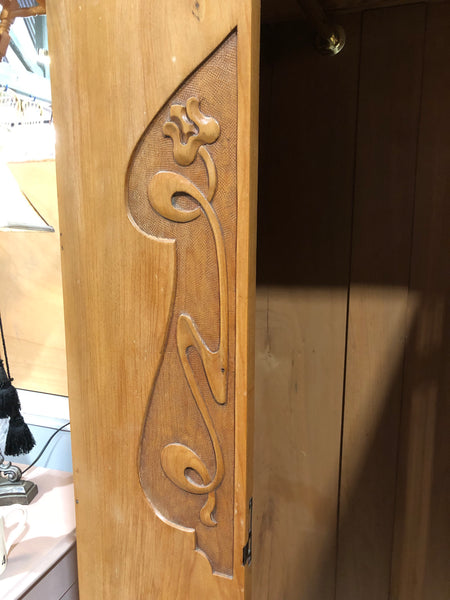 Carved Detail Oak Single Wardrobe