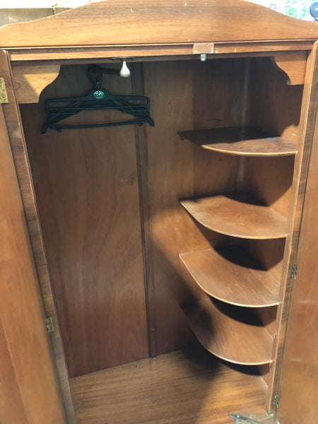 Vintage Compact Gentlemen’s Wardrobe