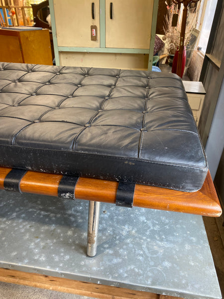 Barcelona Leather Day Bed