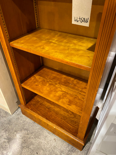 GHC - Narrow Bookshelf