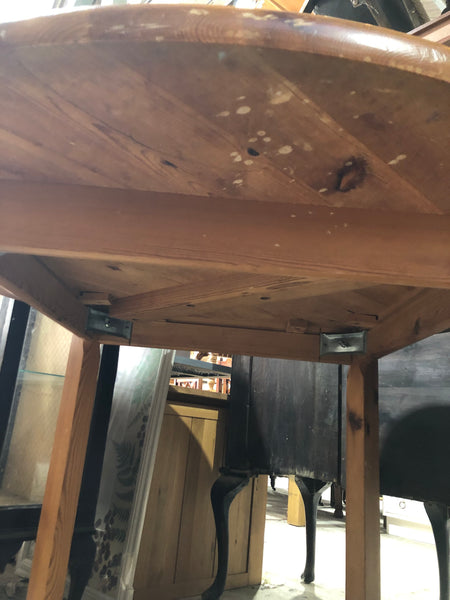 Round Pine Dining Table
