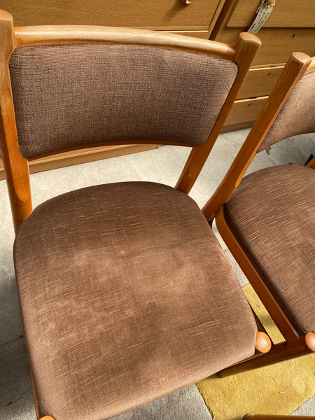 Schreiber Extendable Table + 4 Chairs