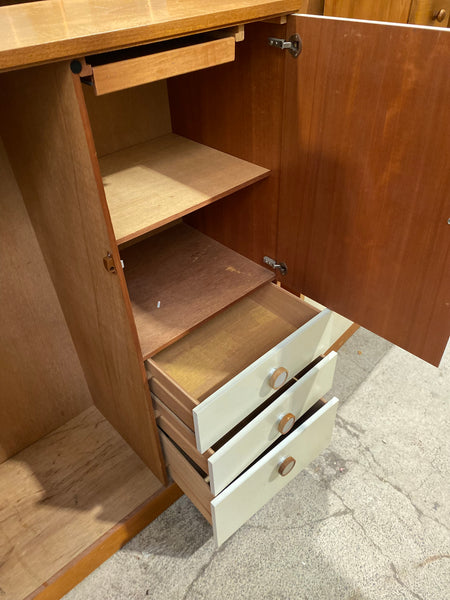 GHC - Vintage Compact Wardrobe