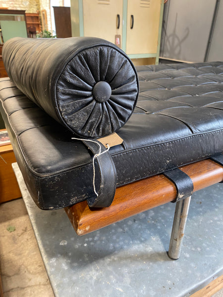 Barcelona Leather Day Bed