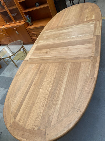 Cotswold style solid Oak Extending Oval Dining Table